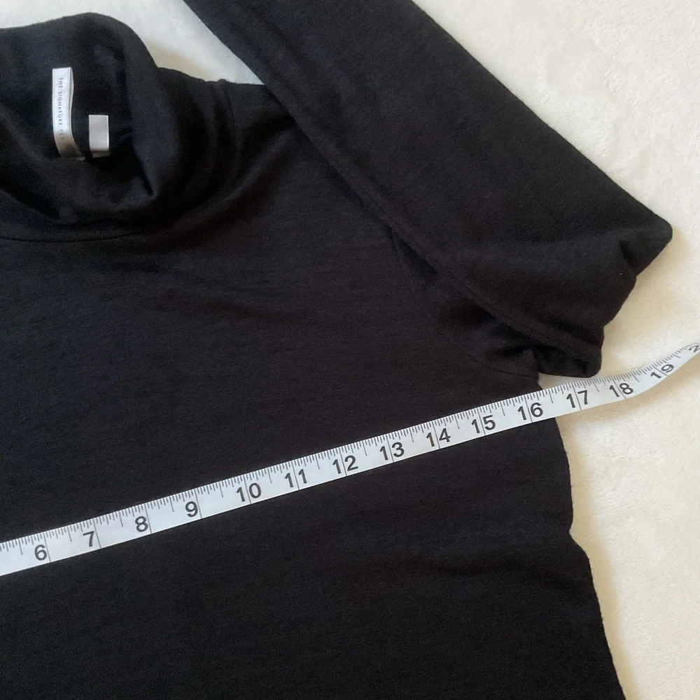Banana Republic Black Turtleneck XS Lightweight Stretch Layering Top Chic Basic